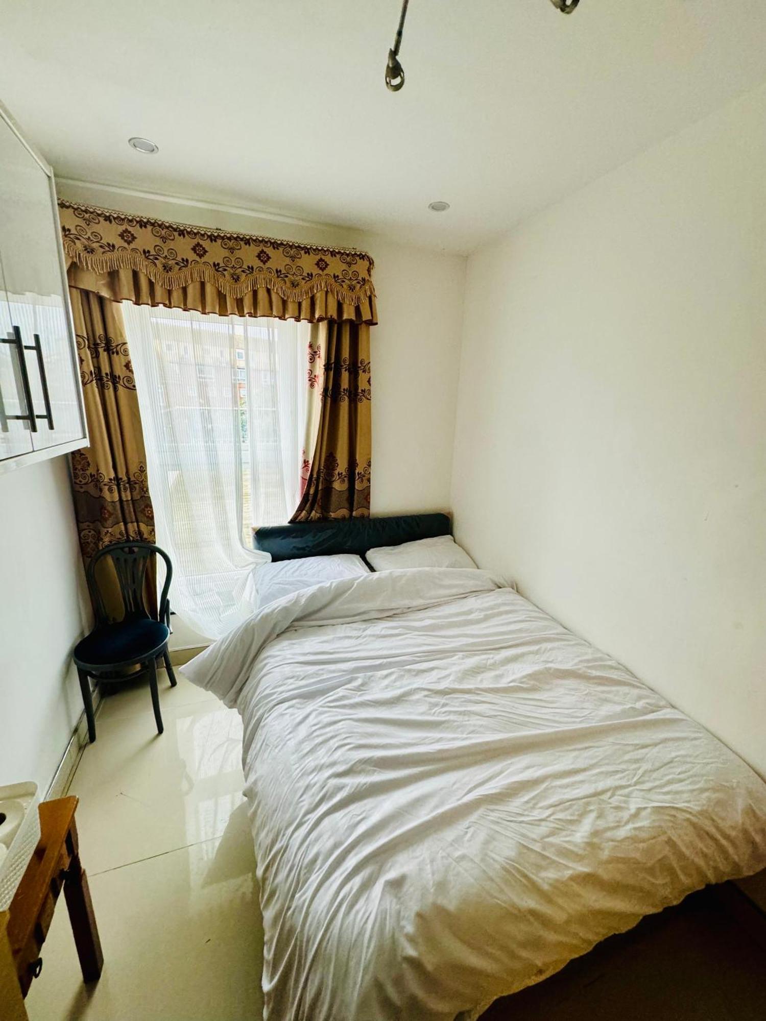 The Great Falcon Accommodation Лондон Экстерьер фото