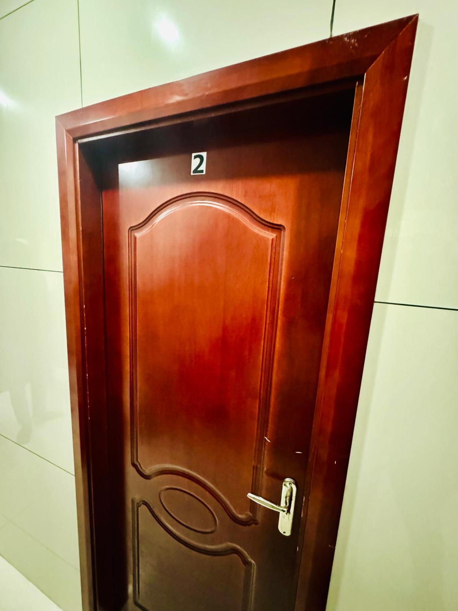 The Great Falcon Accommodation Лондон Экстерьер фото