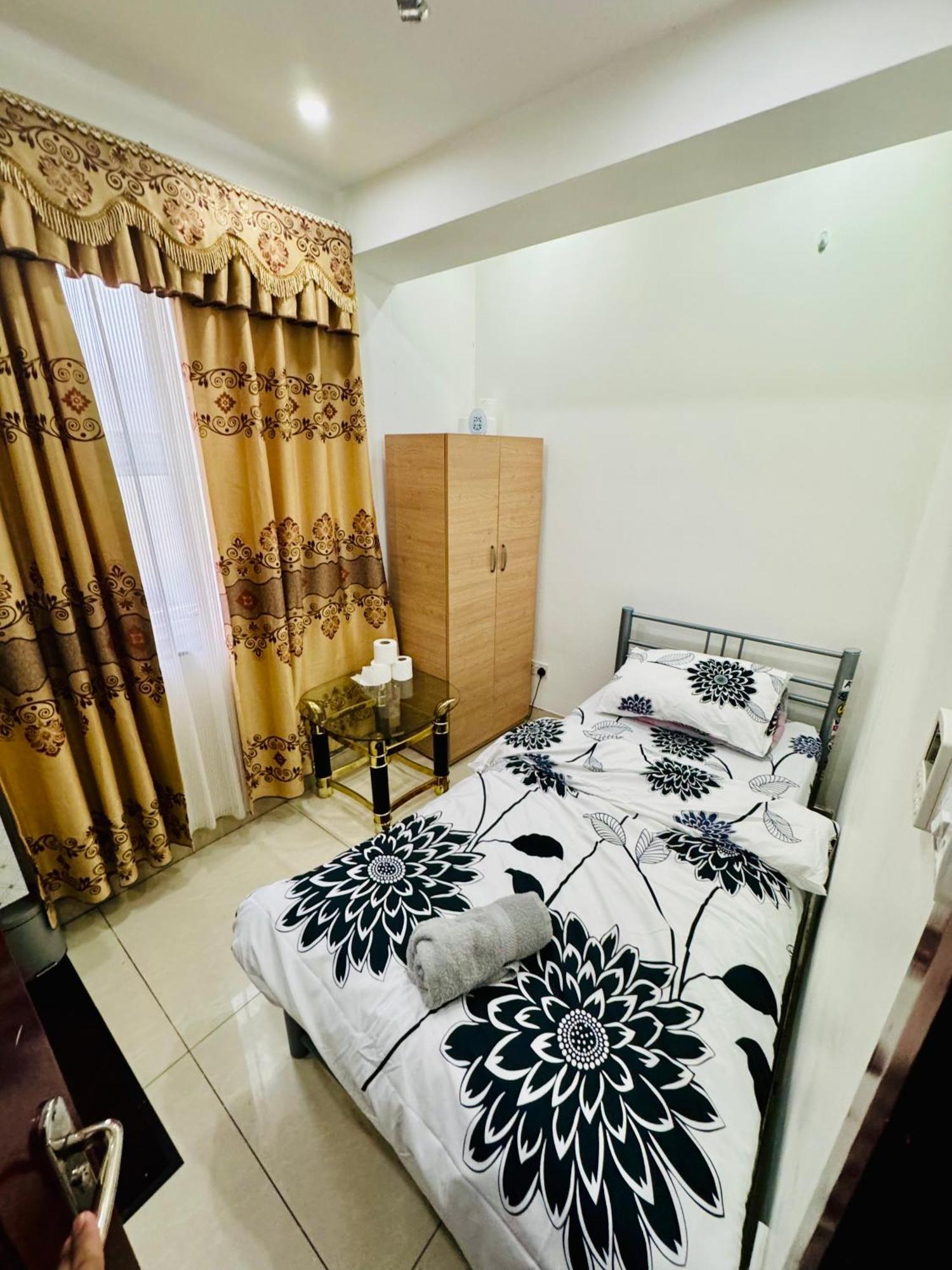The Great Falcon Accommodation Лондон Экстерьер фото